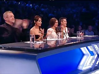 Britney Spears - Womanizer, sống X Factor HD