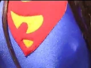 Supergirl ama Sucking Dick E Obtendo Foda 420