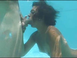 Underwater orgie oral sex!