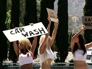 Busty Красавиците Car Wash Softcore Trailer