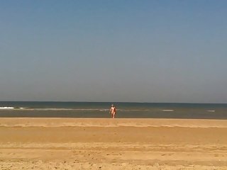 OMA SEX desnuda desnuda madura en el coño de playa