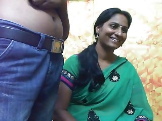 Indische Schlampe mit großen Titten mit Sex PART-4