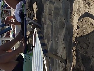 Busty γαλλικό κορίτσι σε μια ελληνική παραλία