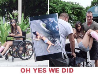 BANGBROS - La joven Kimberly Costa fue atropellada por un automóvil, por lo que le dimos algo de pene para sentirse mejor